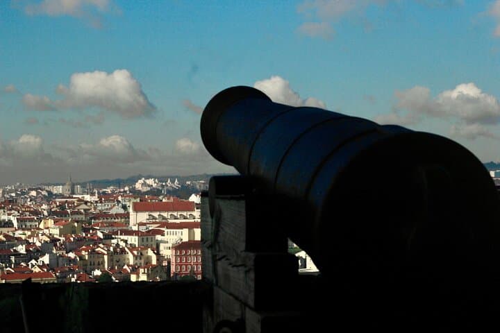 Kid-Friendly Medieval Lisbon Private Tour — Alfama & São Jorge Castle photo 3