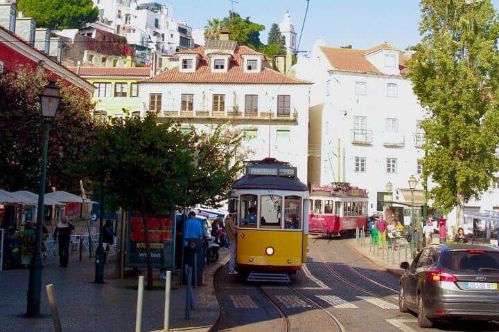 Kid-Friendly Medieval Lisbon Private Tour — Alfama & São Jorge Castle photo 4
