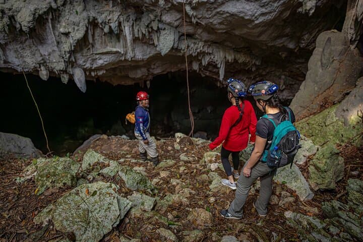 Exploring Crystal Cave and Blue Hole National Park: A Day Trip from San Ignacio photo 3