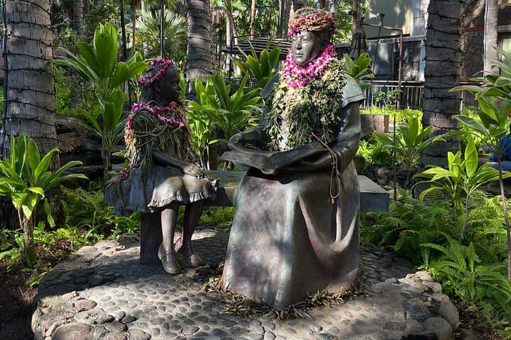 Waikiki Murder Mystery Walking Tour: Solve the True Jane Stanford Case photo 2
