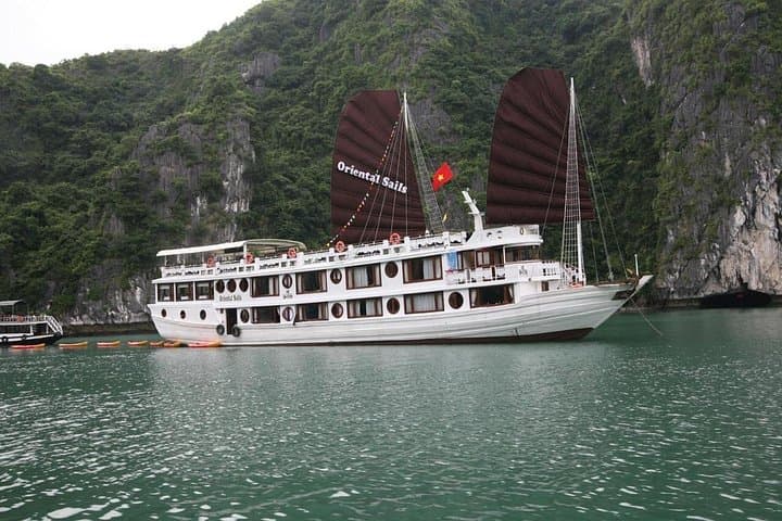 Overnight Cruise in Ha Long Bay: 2-Day, 1-Night Lan Ha & Surprising Cave Escape photo 2