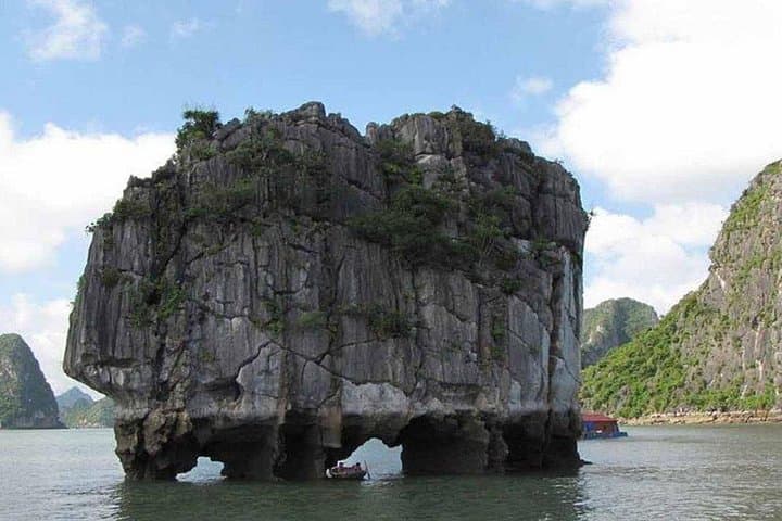 Overnight Cruise in Ha Long Bay: 2-Day, 1-Night Lan Ha & Surprising Cave Escape photo 3
