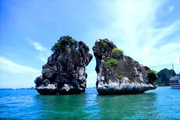 Overnight Cruise in Ha Long Bay: 2-Day, 1-Night Lan Ha & Surprising Cave Escape photo 4