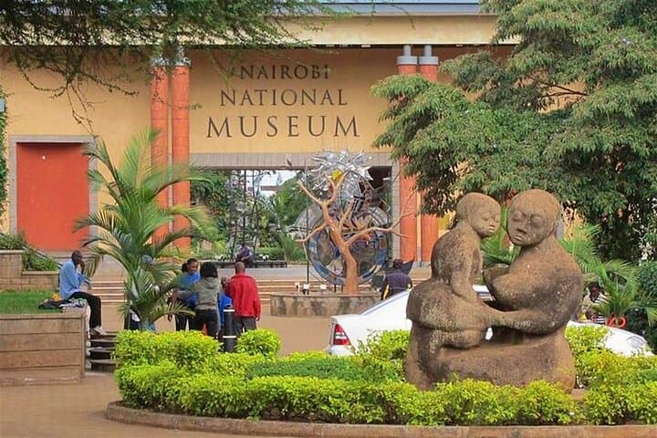 Close Encounters: Giraffe Centre, Nairobi National Museum & Kobe Beads Day Tour photo 2
