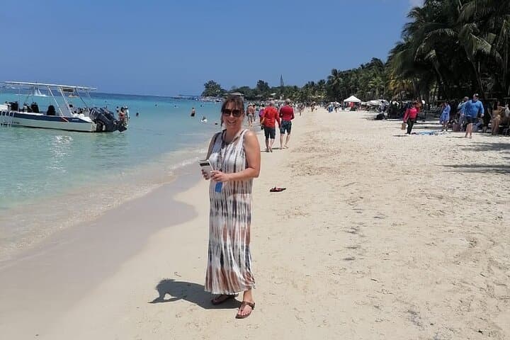 Roatán Private Tour: Chocolate & Rum Factory with Beach Time photo 5