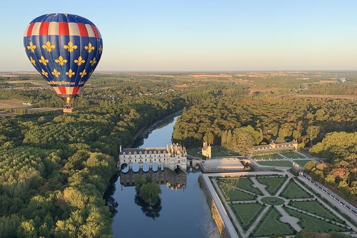 Loire Valley Hot Air Balloon Flight Over Châteaux & Vineyards photo 3
