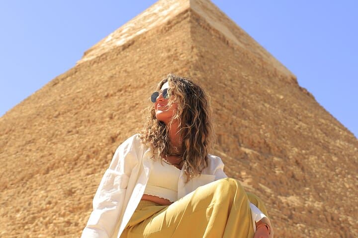 Private Giza Pyramids Tour with Sphinx & Horse-Carriage Panoramic View