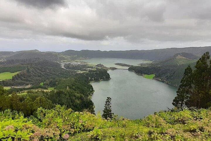 Sete Cidades and Lagoa do Fogo: Full-Day Guided Tour from Ponta Delgada photo 2