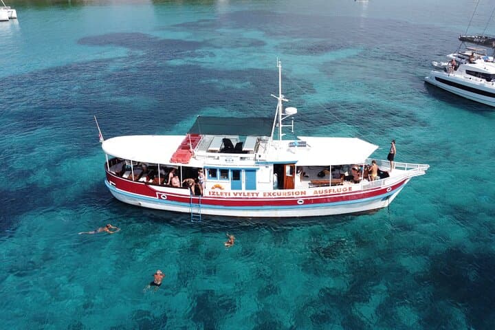 Podstrana to Brač & Šolta: Full-Day Island Boat Trip with BBQ Lunch