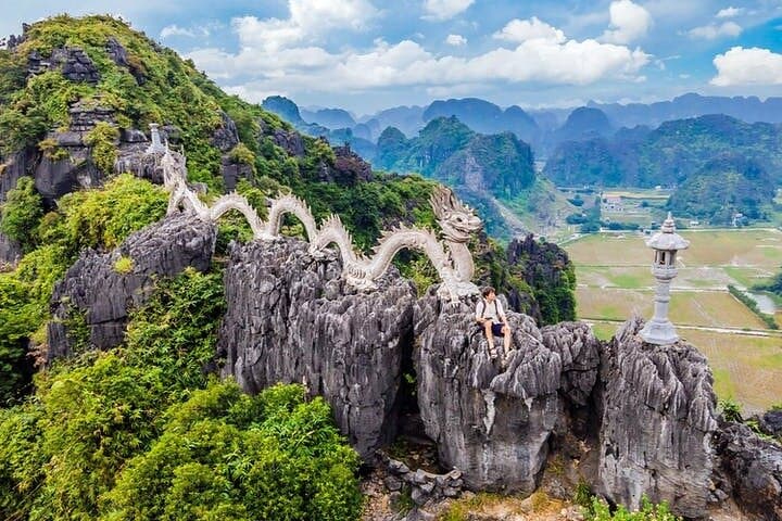 2-Day Ninh Binh & Ha Long Bay: Tam Coc Boats, Mua Cave Steps & Overnight Cruise photo 4