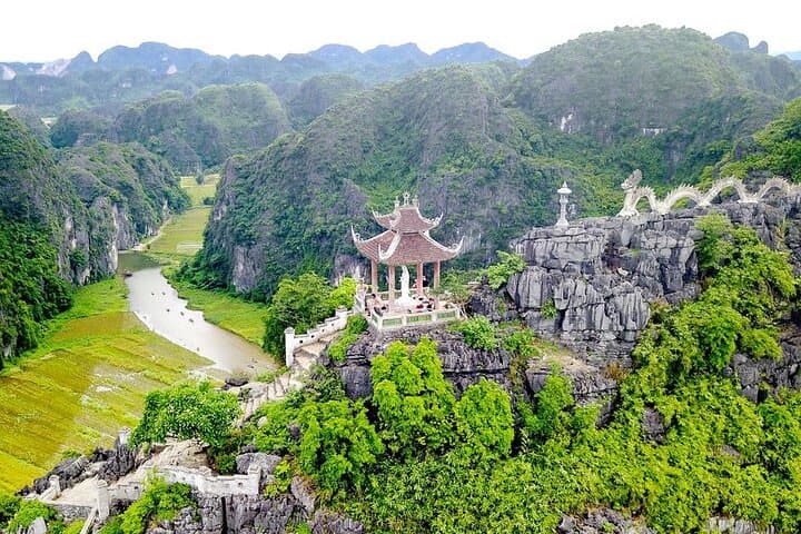 2-Day Ninh Binh & Ha Long Bay: Tam Coc Boats, Mua Cave Steps & Overnight Cruise photo 2