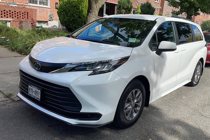 Private New York City Transfer with Optional Guide — Up to 5 Passengers photo 3