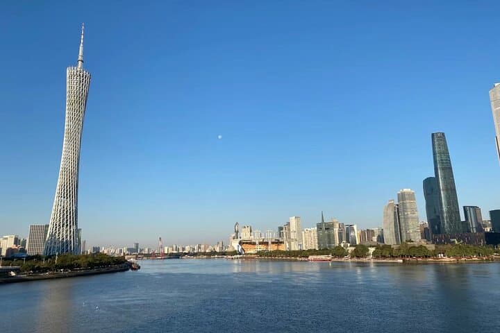 Guangzhou Private Day Tour: Chen Clan Temple, Shamian Island & Canton Tower