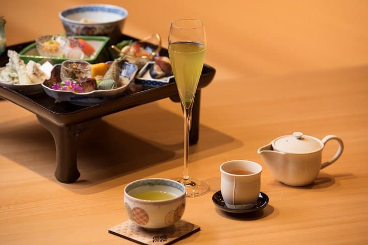Tokyo Evening Walk and Kaiseki Dinner with Live Noh at Suigian photo 6