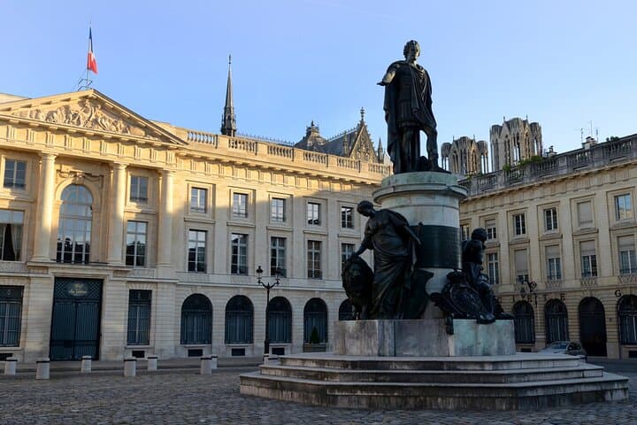 Reims Discovery Walk & Champagne Tasting — Cathedral to Boulingrin Market