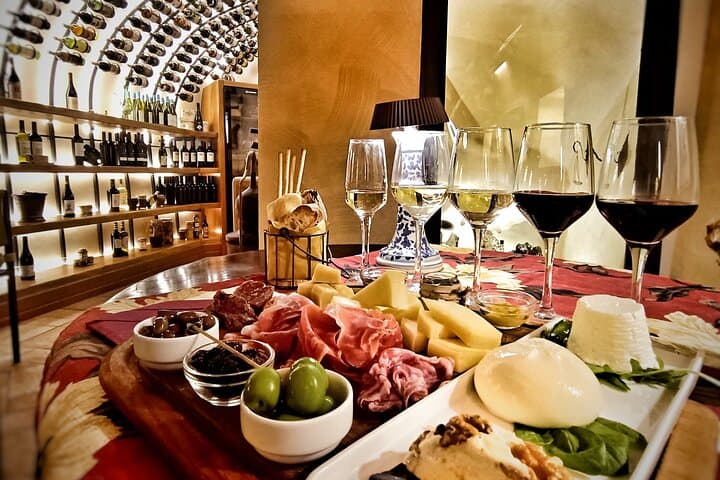 Tiber River Cruise and Trastevere Wine Tasting: Hop-On Rome River Experience photo 2