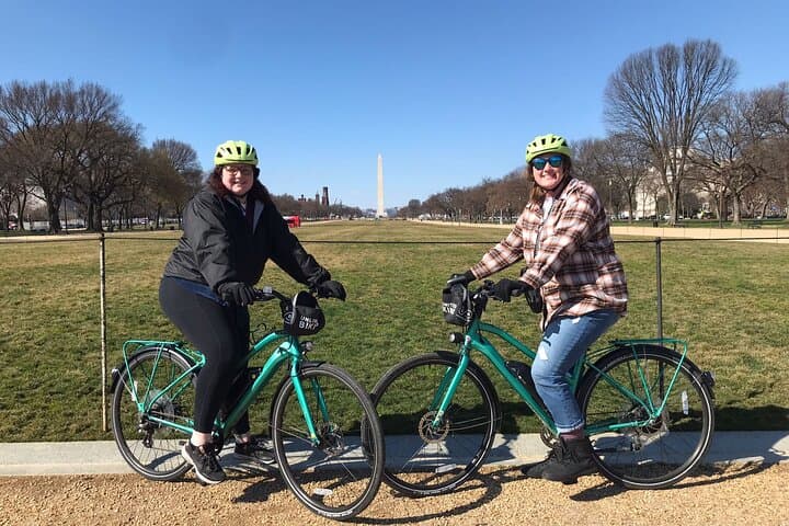 Washington DC eBike Rental: Full-Day Electric Bike Hire with Helmet & Map photo 2
