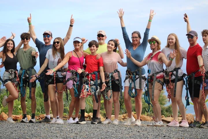 Roatán Zipline and West Bay Beach Combo: Zip, Swim & Relax