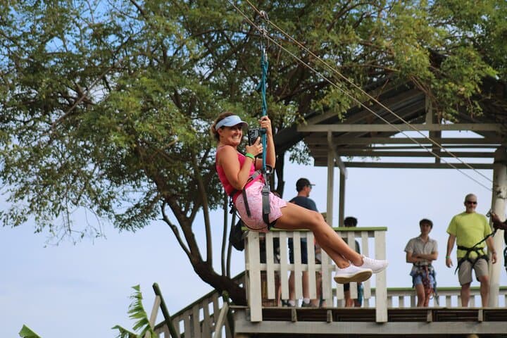Roatán Zipline and West Bay Beach Combo: Zip, Swim & Relax photo 2