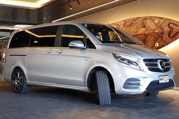 Auckland Airport Private Luxury Transfer to City Hotels — Chauffeured Comfort