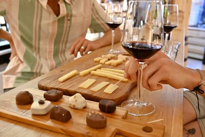 Private Utrecht Food Walking Tour — 8 Tastings Through the Old City photo 2