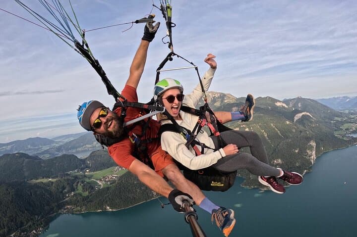 Tandem Paragliding Over Wolfgangsee: Zwolferhorn to St. Gilgen Flight photo 4