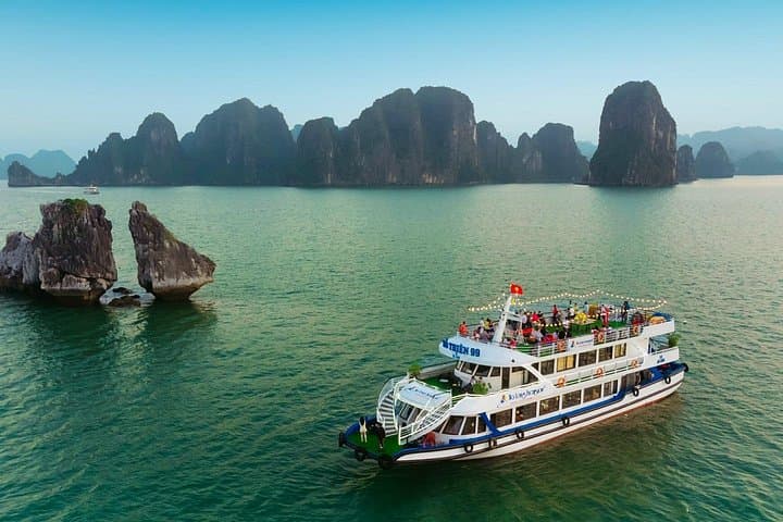Halong Bay Luxury Cruise: Titop Island, Sung Sot Cave & Kayaking photo 2