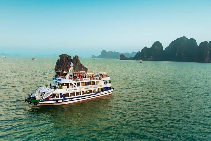 Halong Bay Luxury Cruise: Titop Island, Sung Sot Cave & Kayaking photo 3