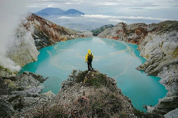4-day-ijen-blue-fire-bromo-borobudur-yogyakarta-volcano-and-temples