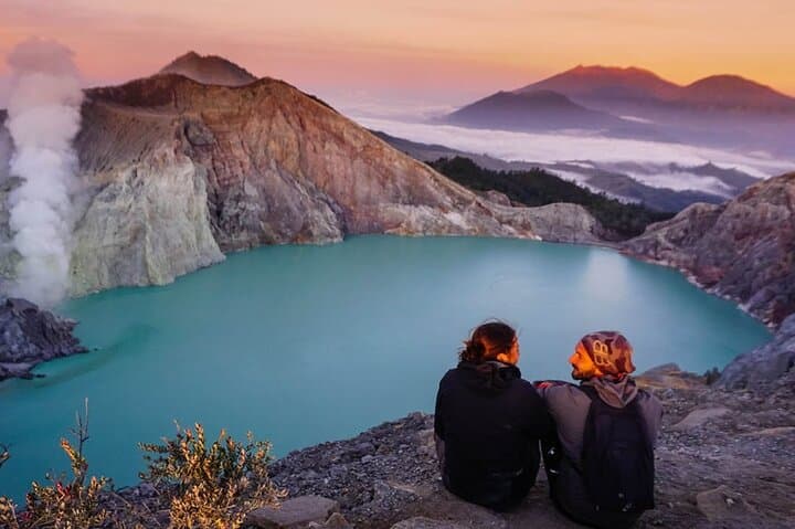 4-day-ijen-blue-fire-bromo-borobudur-yogyakarta-volcano-and-temples photo 4