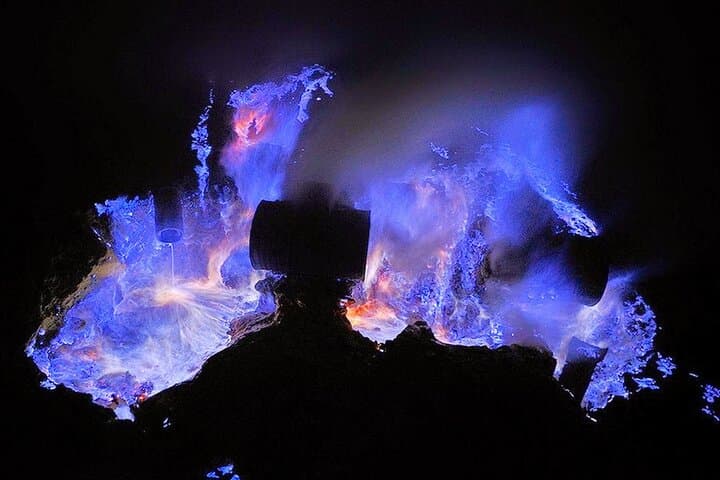 4-day-ijen-blue-fire-bromo-borobudur-yogyakarta-volcano-and-temples photo 5