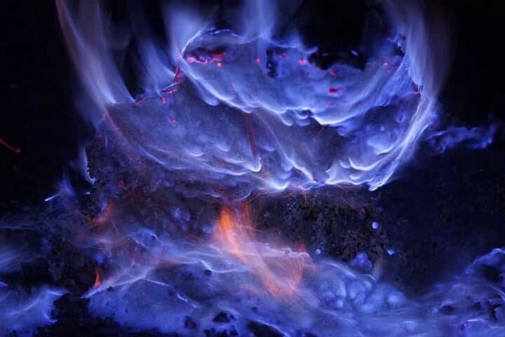 4-day-ijen-blue-fire-bromo-borobudur-yogyakarta-volcano-and-temples photo 6