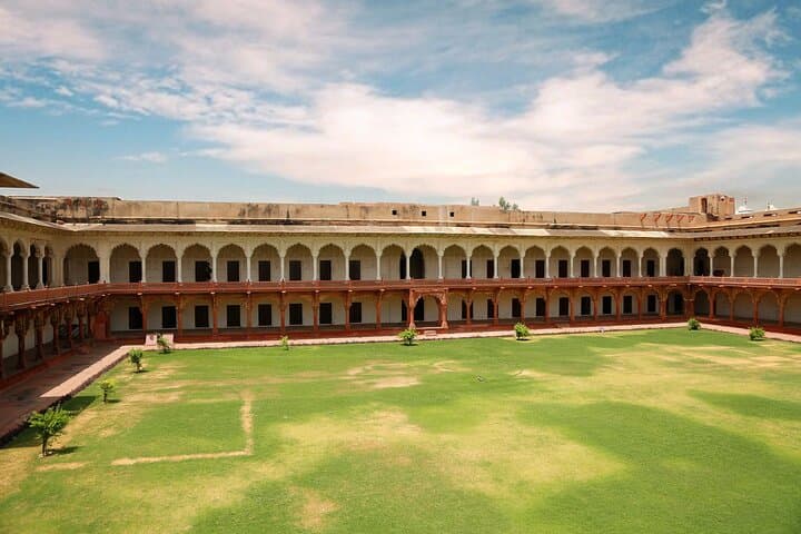 Private Taj Mahal and Agra Fort Tour From Agra — Skip-the-Line Cultural Walking Experience photo 4