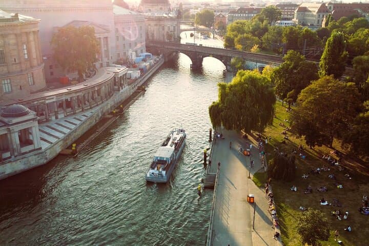 Moonlit Spree Cruise: Romantic 90‑Minute Night Ship Tour of Berlin photo 4