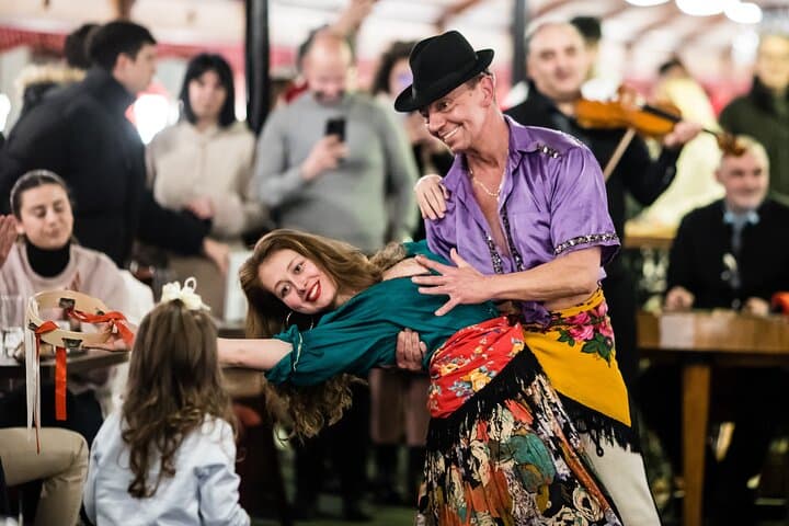 Budapest Nighttime Danube Dinner Cruise: Buffet, Live Music & City Views