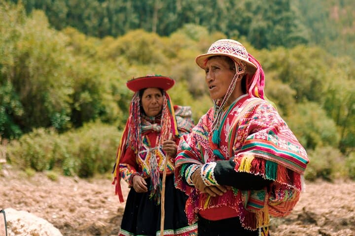 Sacred Valley Alpaca Walk & Natural Dye Workshop: Full-Day Cultural Hike photo 3
