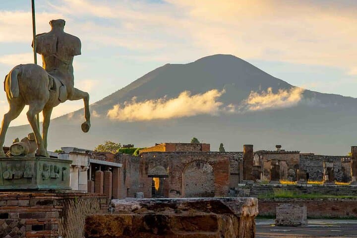Pompeii and Vesuvius Day Trip: Explore the Ruins and Hike the Volcano