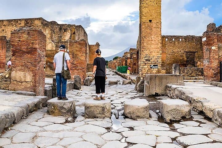 Pompeii and Vesuvius Day Trip: Explore the Ruins and Hike the Volcano photo 6