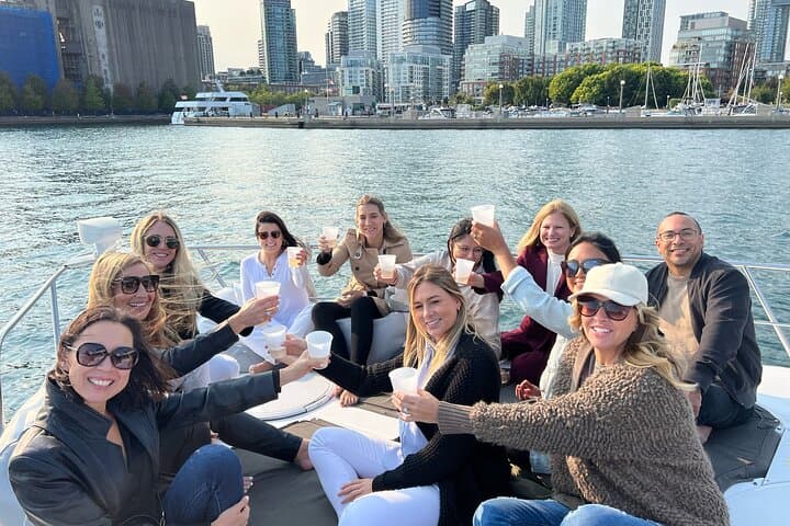 Toronto Luxury Yacht Sightseeing Prosecco Cruise — 1-Hour Harbour Tour photo 3