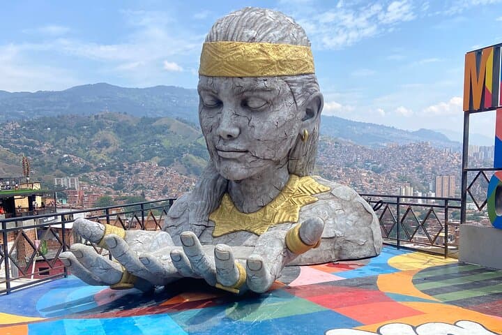 Inside Comuna 13: Local-Guided Graffiti Walk Through Medellín’s Transformation photo 2
