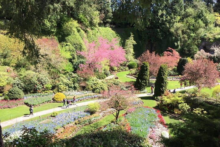Butchart & Beyond: Grand Victoria Private Gardens, Castles & Wineries Tour