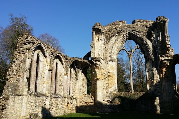Stonehenge and Salisbury Day Trip from Southampton: Ancient Stones & Cathedral Guide photo 2