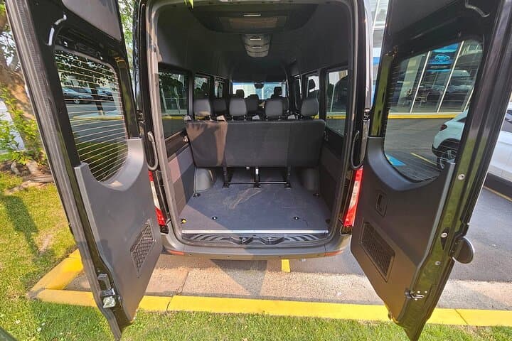 Private Airport Transfer Between DCA & IAD — Door-to-Door Washington DC Shuttle photo 3