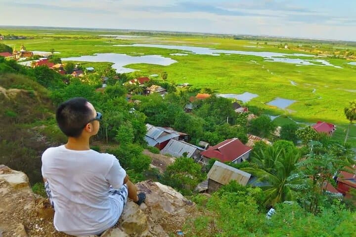 Private Hiking Tour to Phnom Krom Temple and Tonle Sap Views photo 2