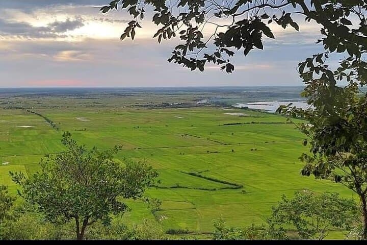Private Hiking Tour to Phnom Krom Temple and Tonle Sap Views photo 5