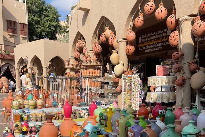 Full-Day Private Tour to Nizwa & Jebel Akhdar — Forts, Souqs and Green Mountain Views