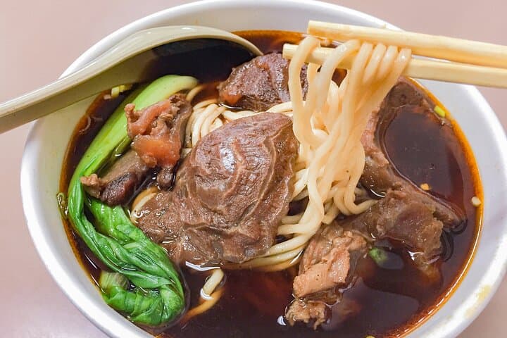 Private Taipei Food Tour: Yongkang, Temples & Raohe Night Market photo 2