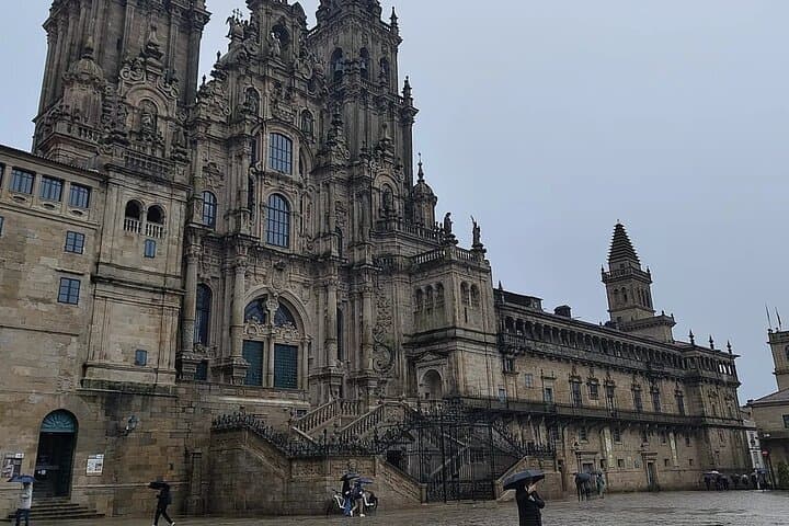 Private Full-Day Tour to Santiago de Compostela and Valença from Porto photo 5