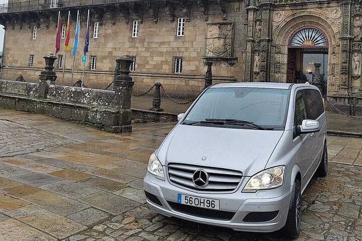 Private Full-Day Tour to Santiago de Compostela and Valença from Porto photo 3