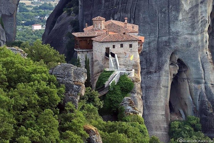 Delphi and Meteora Express Day Tour — Private Day Trip from Athens to Oracle and Sky-High Monasteries